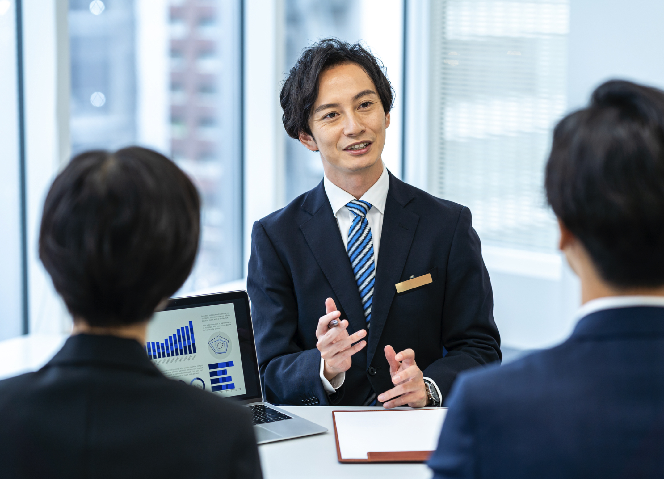 会計顧問・税務調査対応・クラウド会計支援などを通じて、経営者様の成長と安心をサポートします